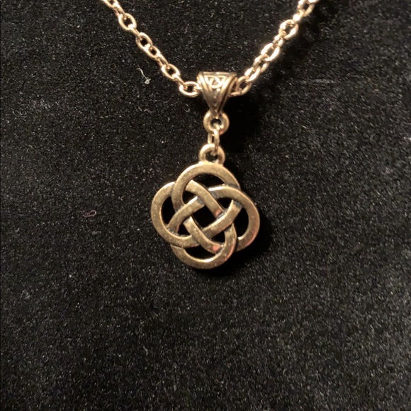 Beautiful Celtic Knot Necklace: New, never worn. - Picture 3 of 6